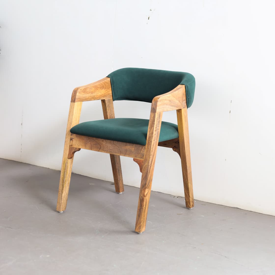 Anuj Chair